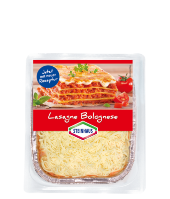 Lasagne Bolognese – Der Klassiker der italienischen Pasta Küche. Die Lasagne besteht aus dünn ausgerollten Teiglagen, die abwechselnd mit Béchamel- und Sauce Bolognese geschichtet werden.