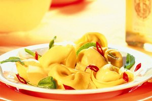 Vegane Käse-Tortelloni aglio olio e peperoncino